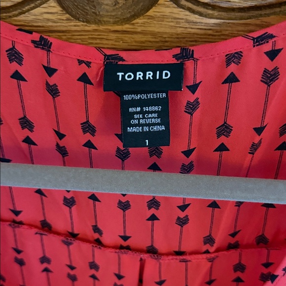 Torrid Arrow Patterned Top - Picture 4 of 6